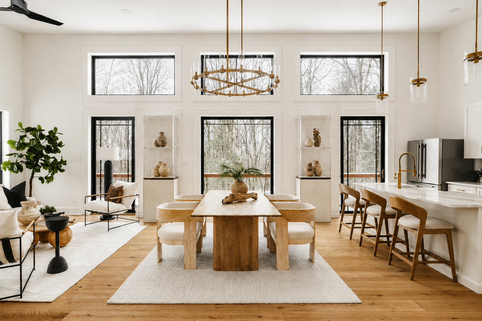 Grote acryl vitrines op maat voor interieur en design objecten