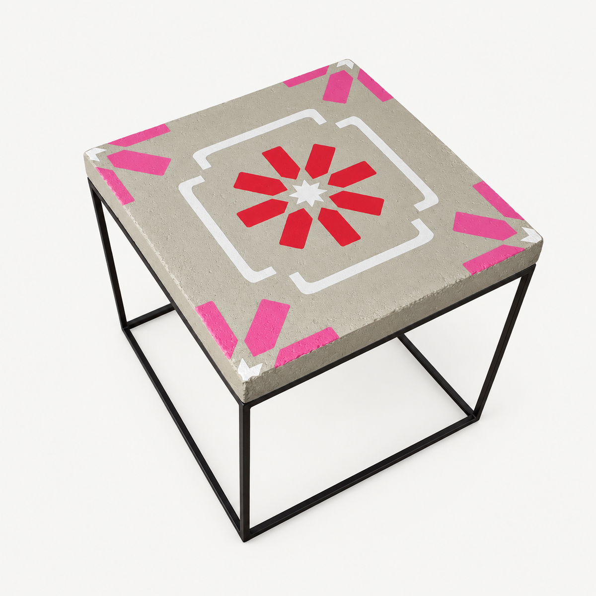 Kinnies — Bijzettafel | Pink Blossom met zwart metalen onderstel