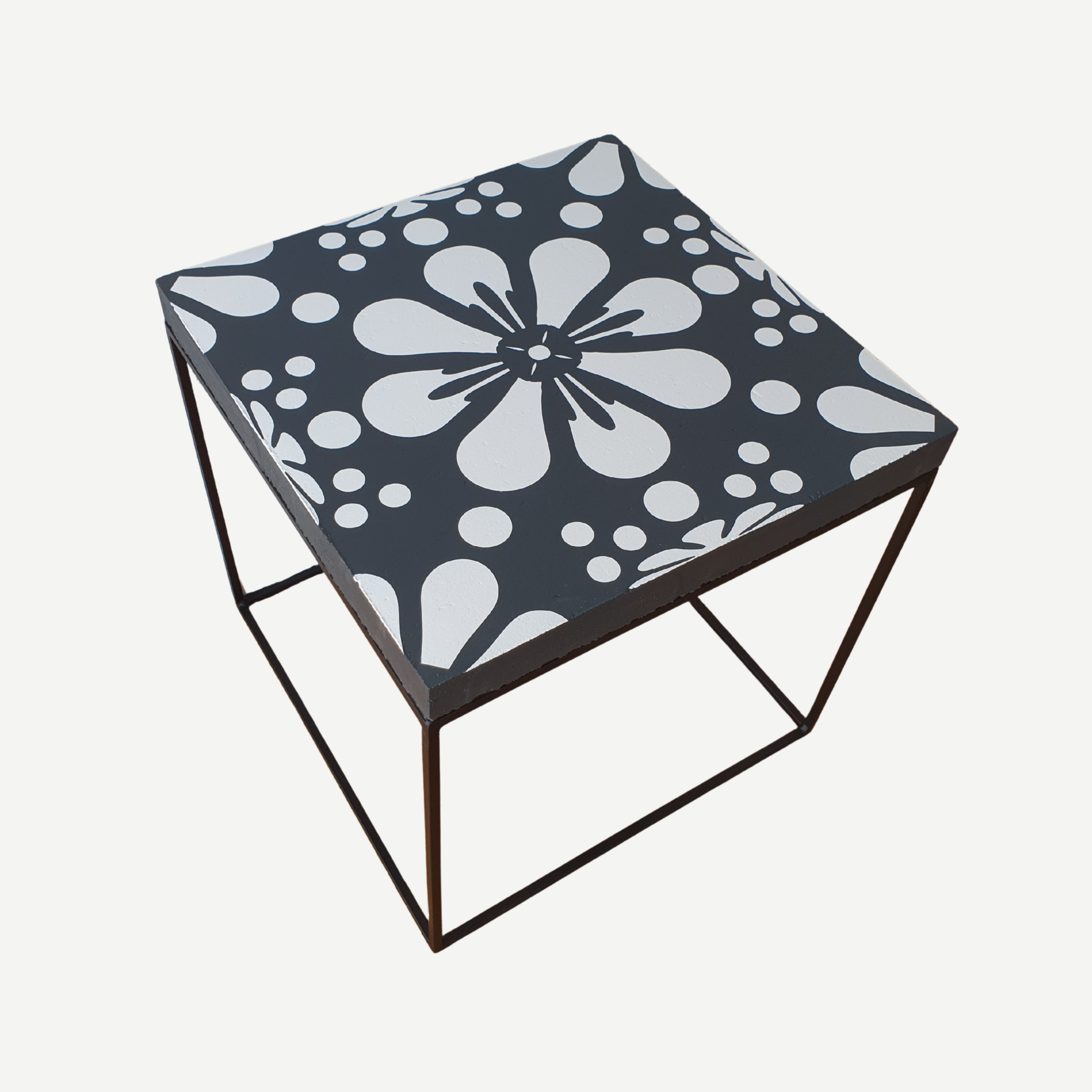 Kinnies - Small Table