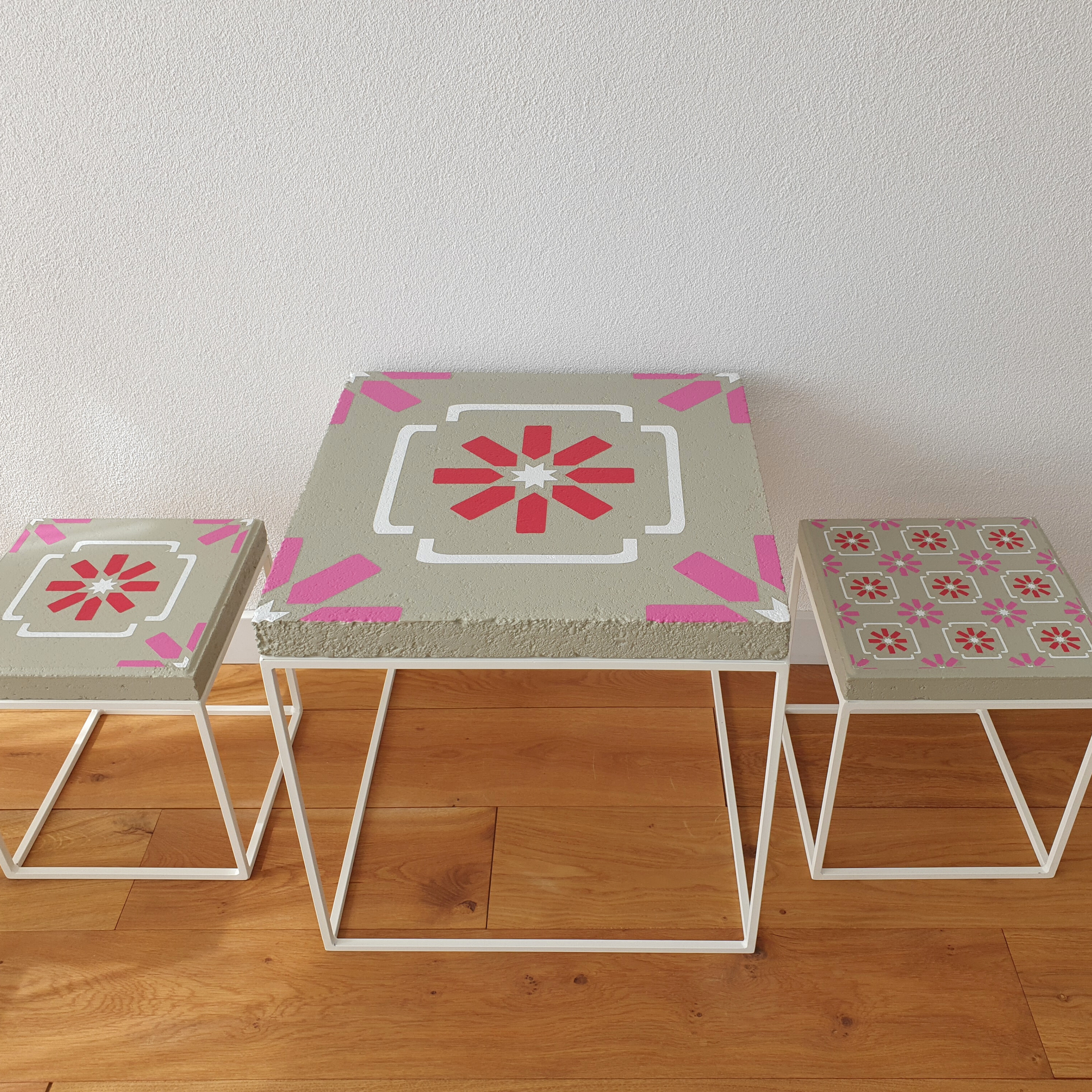 Kinnies - Small Table
