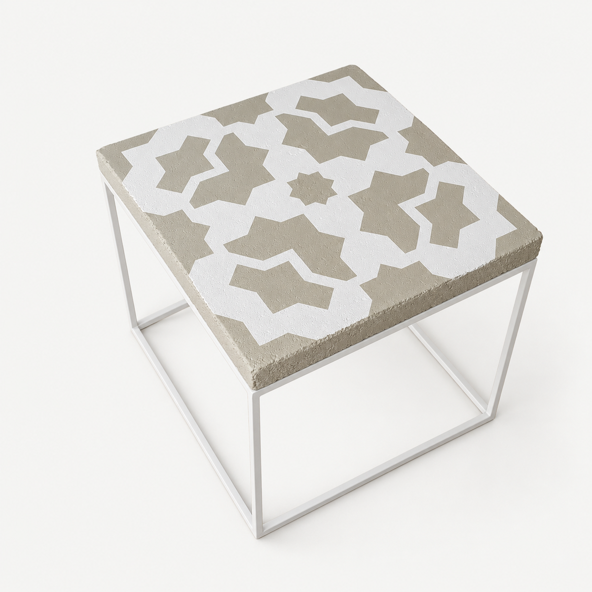 Kinnies — Bijzettafel | Mosaic Stars met wit metalen onderstel